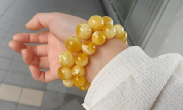 2026 资深藏家实测甄选，蜜蜡手串哪个牌子好？原产地直供货源正宗可全国复检
